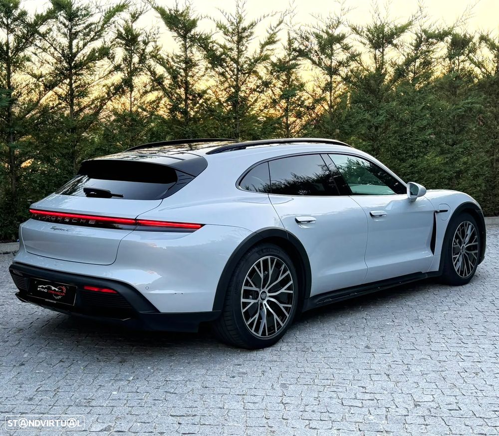 Porsche Taycan Cross Turismo 4 - 7