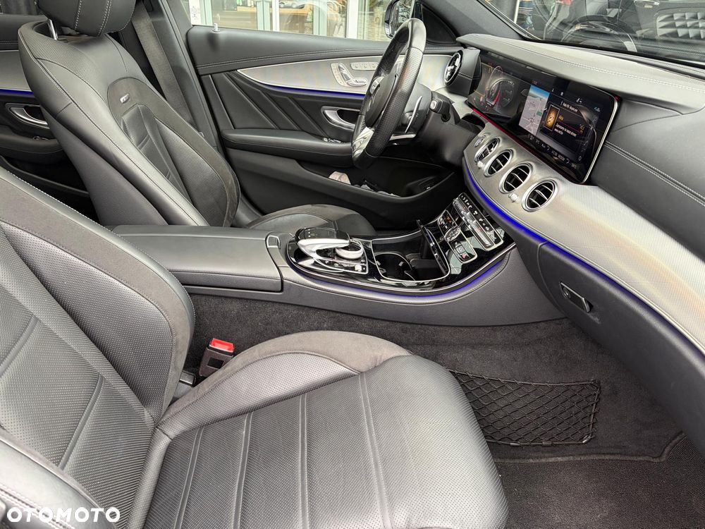 Mercedes-Benz Klasa E AMG 63 4Matic AMG Speedshift 9G-MCT - 23