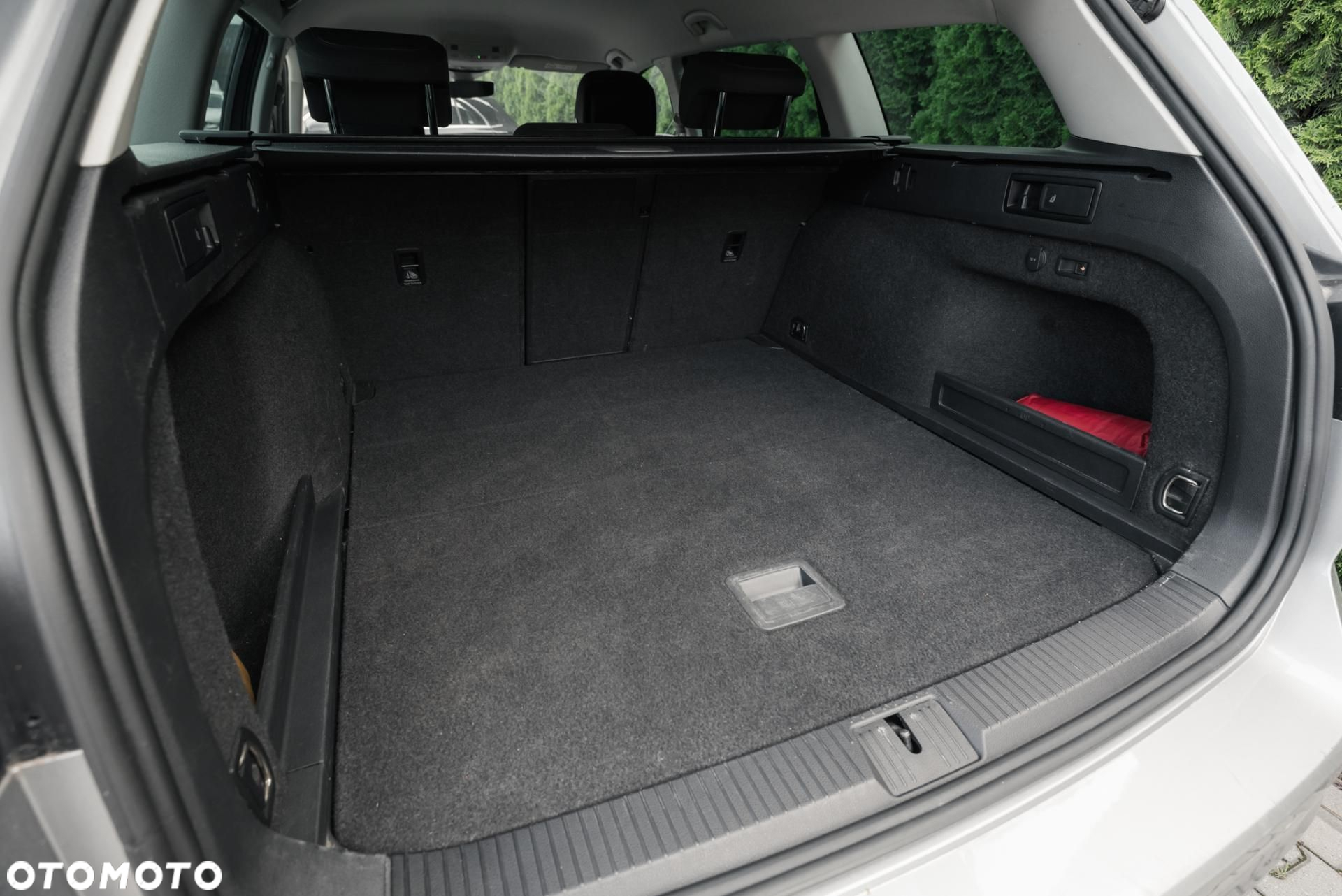 Volkswagen Passat - 36