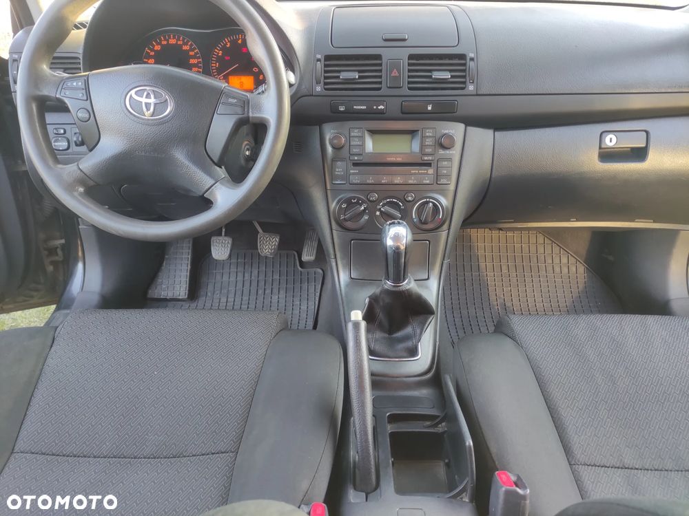 Toyota Avensis 1.8 VVT-i Sol Premium - 18