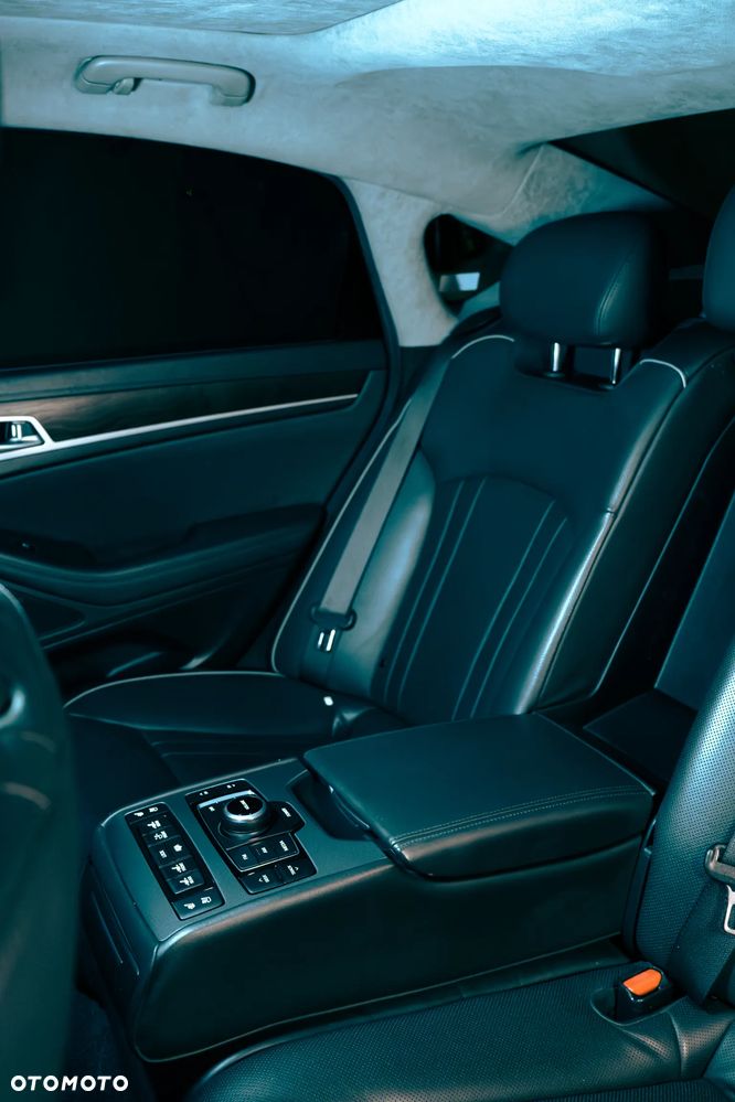 Hyundai Genesis 3.8 V6 GDI - 13