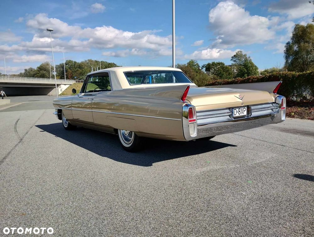 Cadillac Deville - 3
