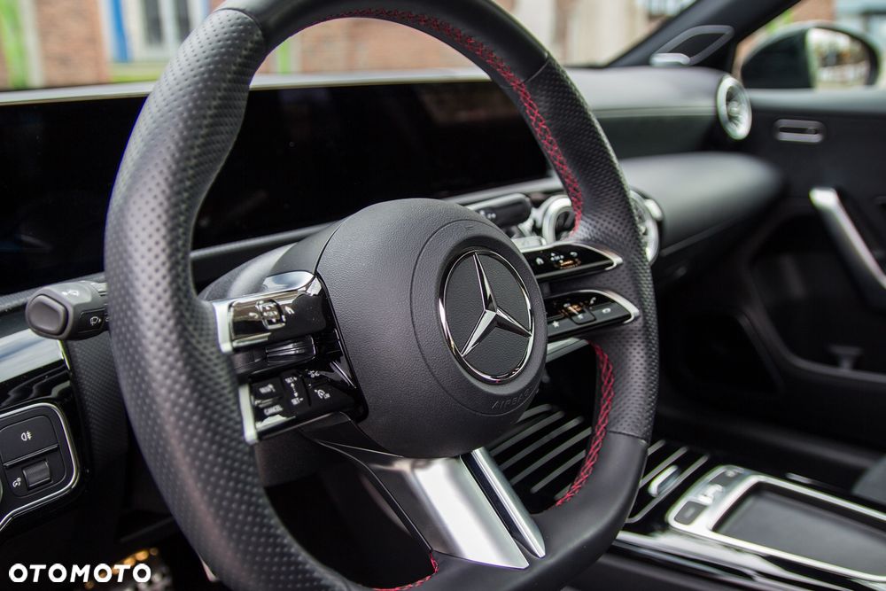 Mercedes-Benz Klasa A 220 4-Matic AMG Line 8G-DCT - 20