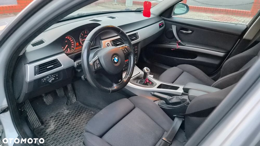 BMW Seria 3 318d - 5