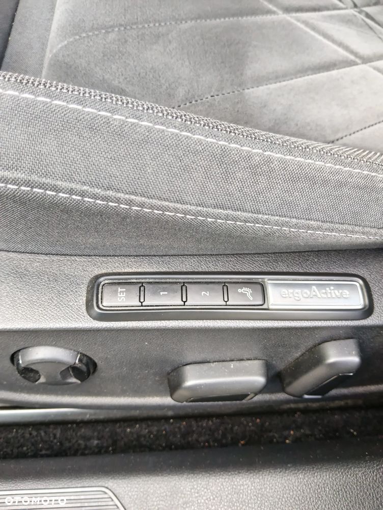Volkswagen Golf 2.0 TDI Style DSG - 23