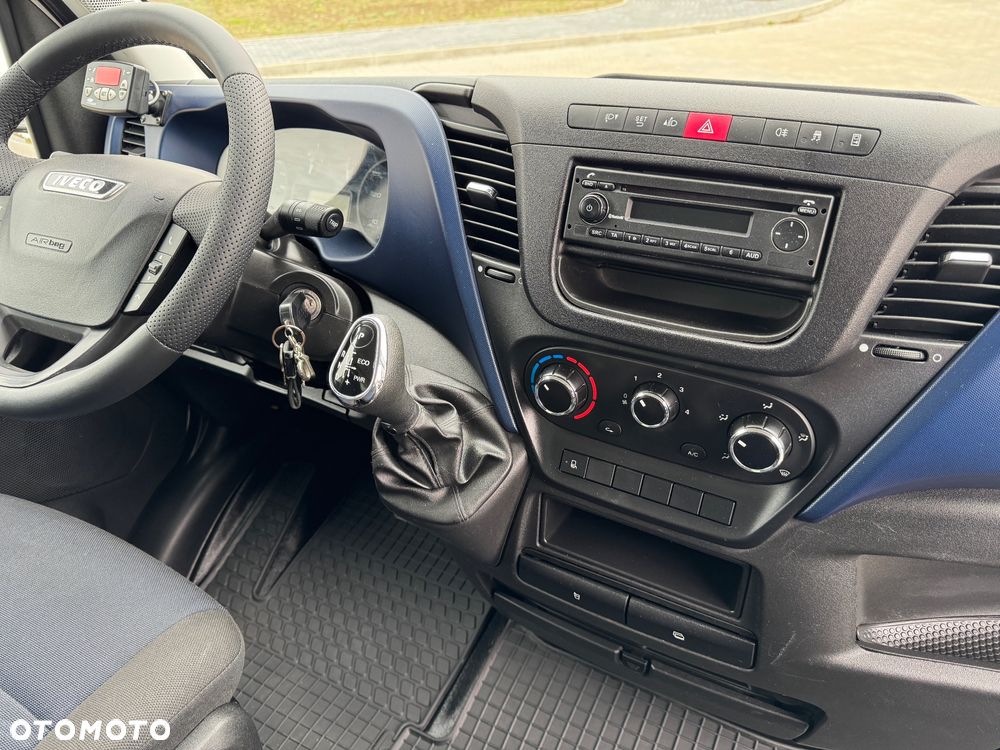 Iveco Daily‼️35/50C18‼️3.0 HI-MATIC Chłodnia/Mroźnia zakres -29C/+20C Grzanie Carrier XARIOS 500 Grube Ściany/Podłoga Przegroda komorowa‼️ na bliźniaku Poduszki Pneumatyczne DMC3500kg Zewnętrzne źródło zasilania 400V - 29