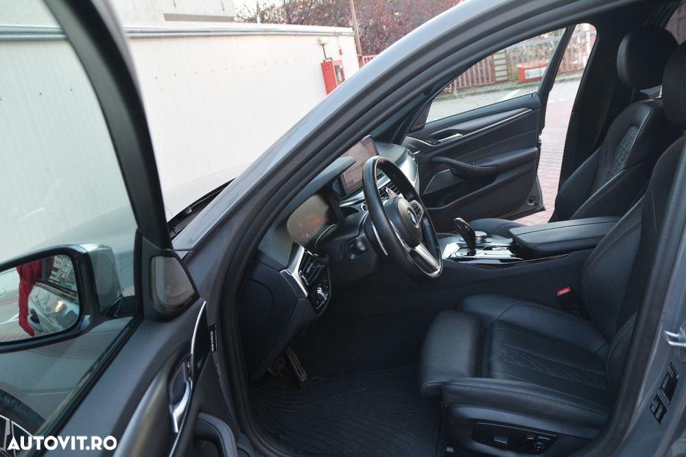 BMW Seria 5 530d AT MHEV - 12