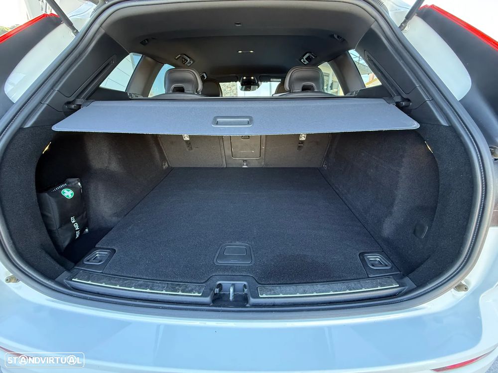 Volvo XC 60 2.0 D4 R-Design Geartronic - 19