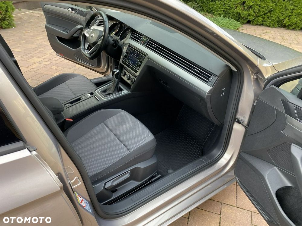 Volkswagen Passat - 33