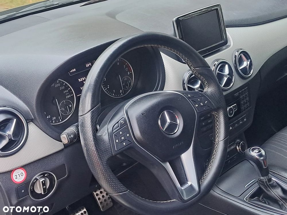 Mercedes-Benz Klasa B 180 BlueEFFICIENCY Edition Style - 14