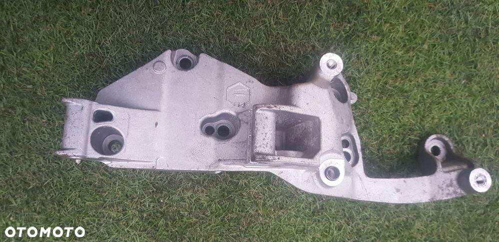 łapa alternatora 1.2 thp citroen peugeot 980971468 - 2