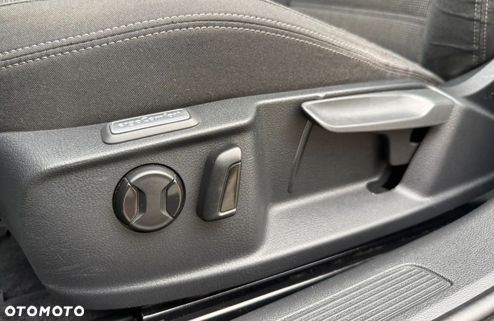Volkswagen Passat - 34