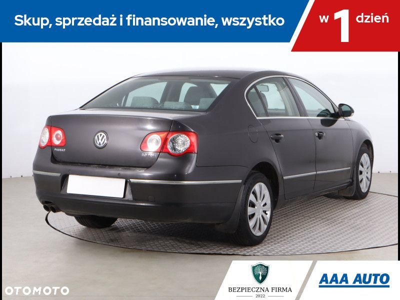 Volkswagen Passat - 6