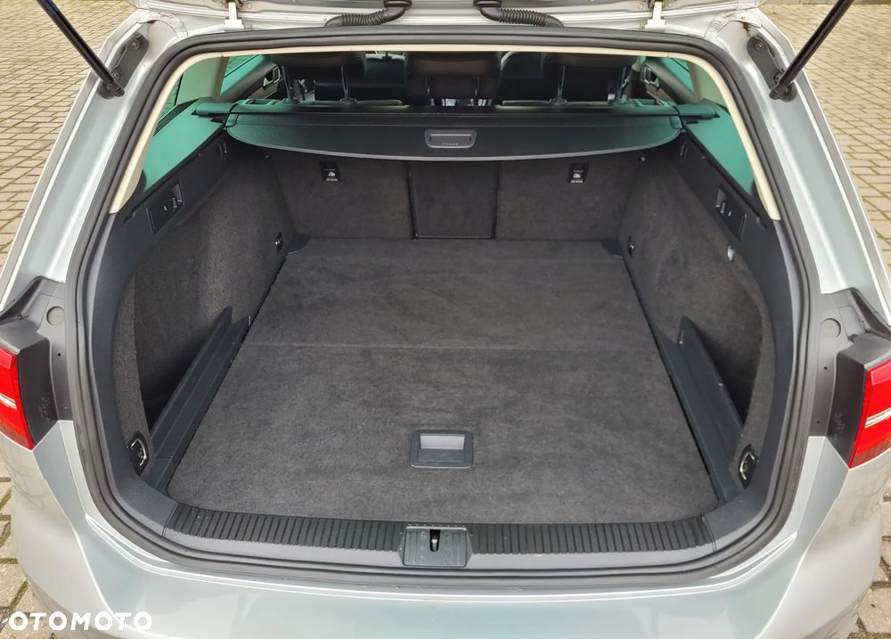 Volkswagen Passat 2.0 TDI (BlueMotion Technology) Highline - 36