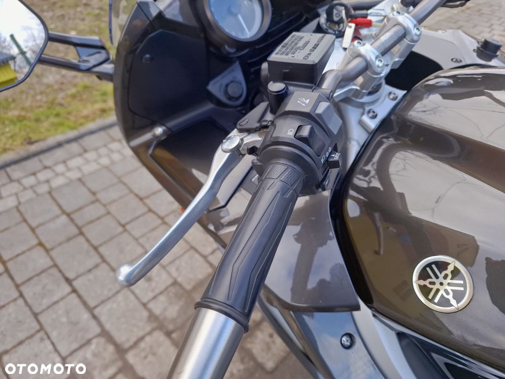 Yamaha FJR - 26