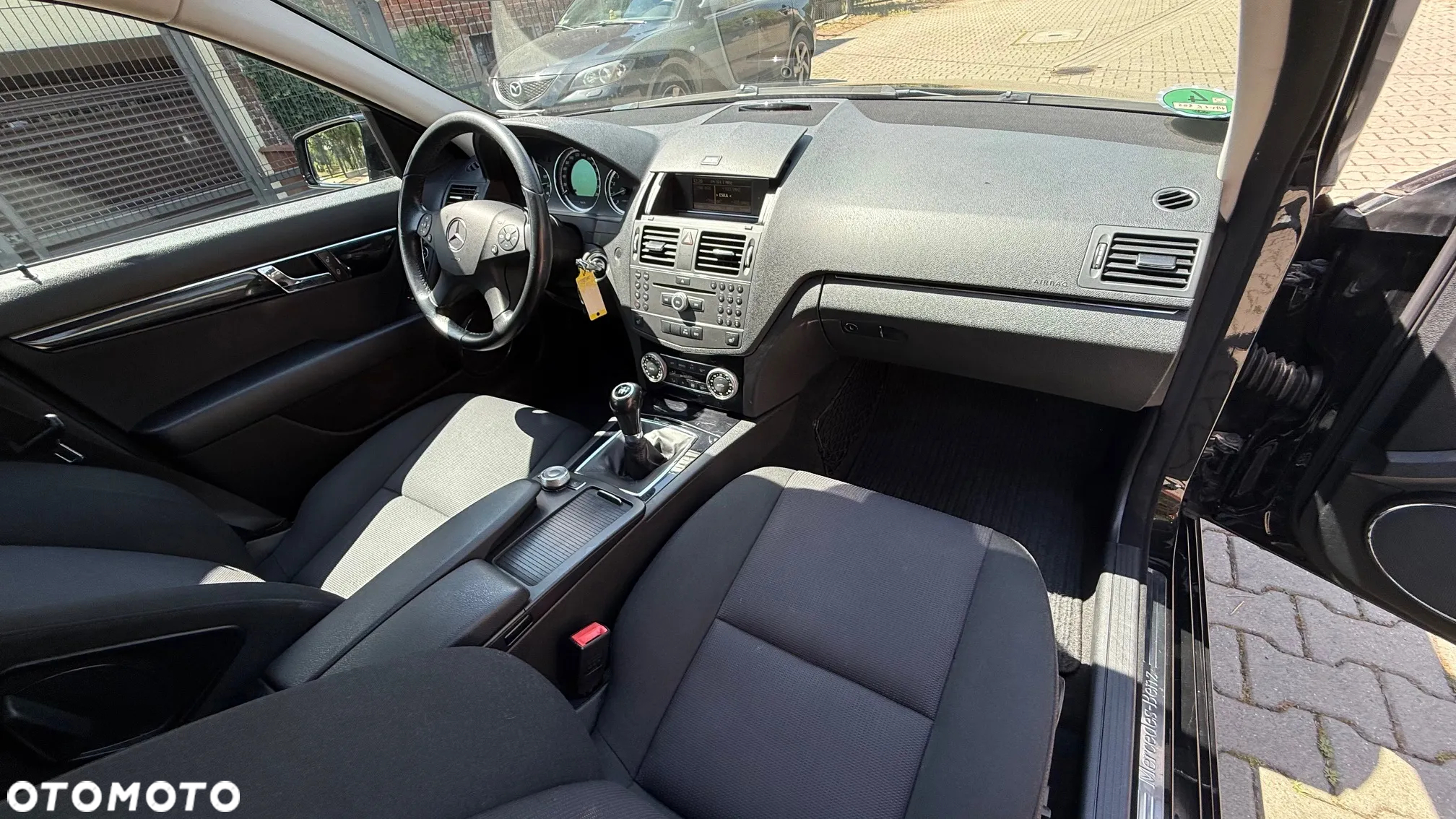 Mercedes-Benz Klasa C 180 T CGI BlueEFFICIENCY Elegance - 13