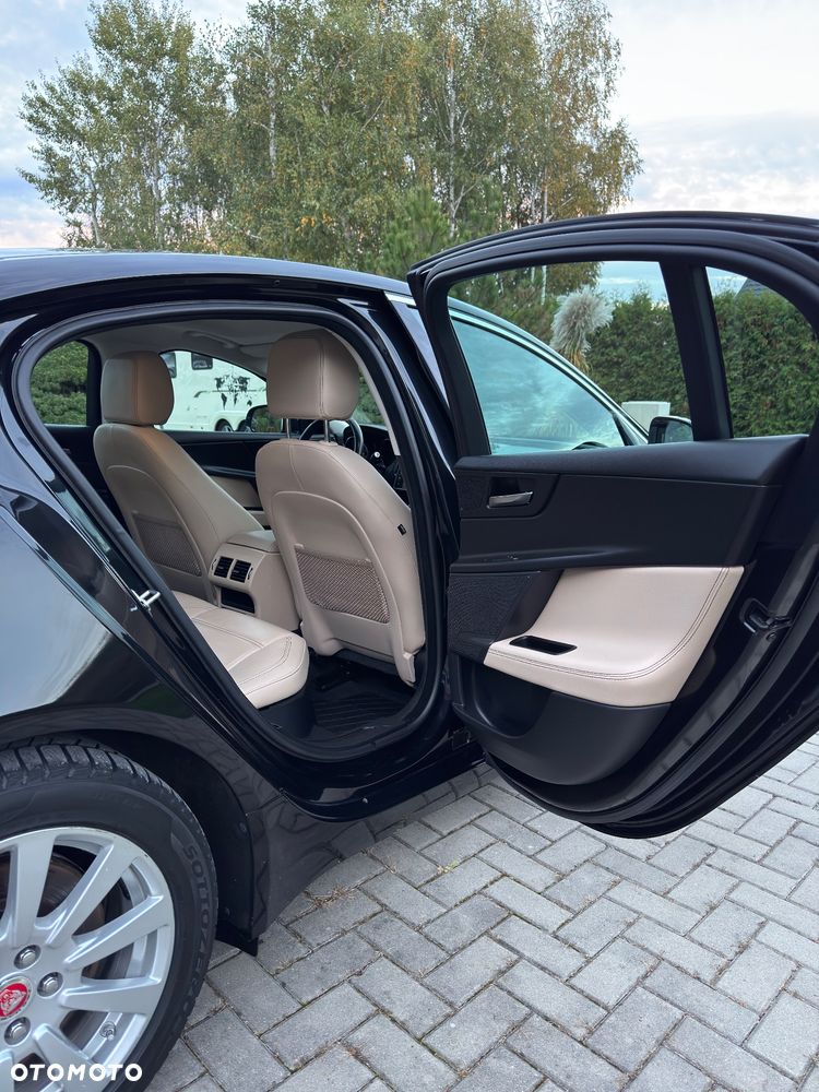 Jaguar XE - 10