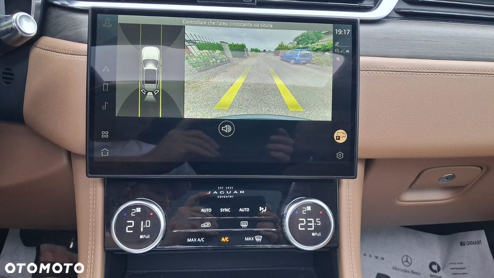 Jaguar F-Pace D200 AWD R-Dynamic SE 90th Anniversary Edition - 33
