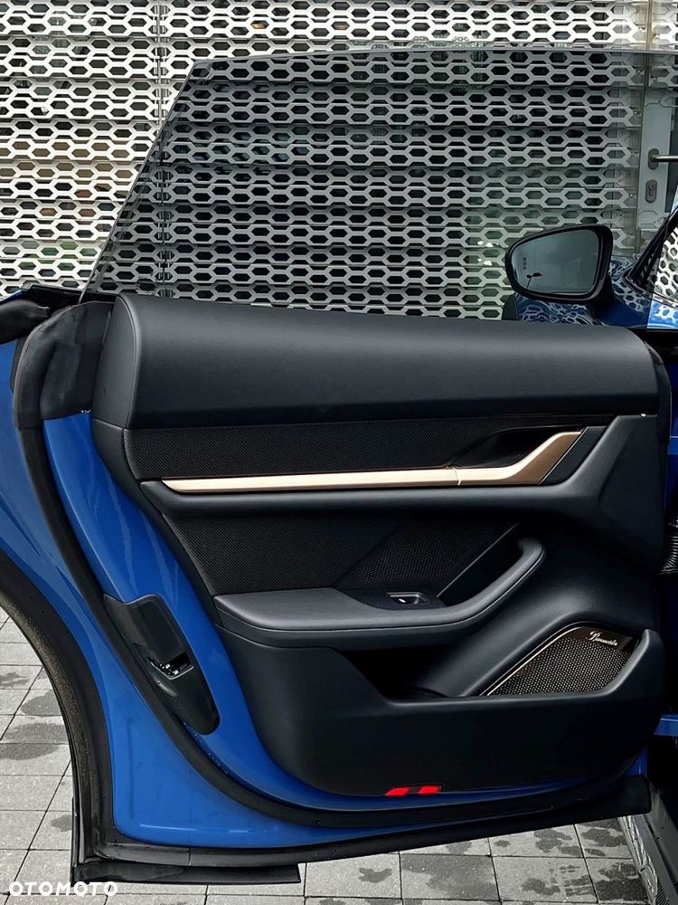 Porsche Taycan Turbo S - 24