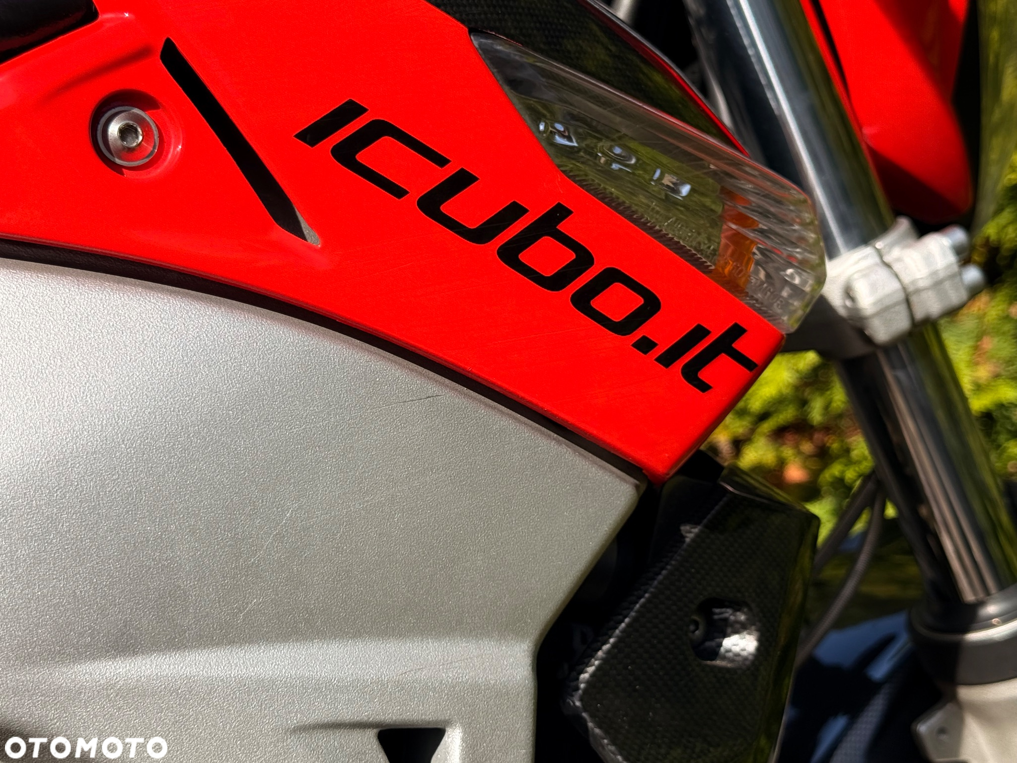 Suzuki GSR - 6
