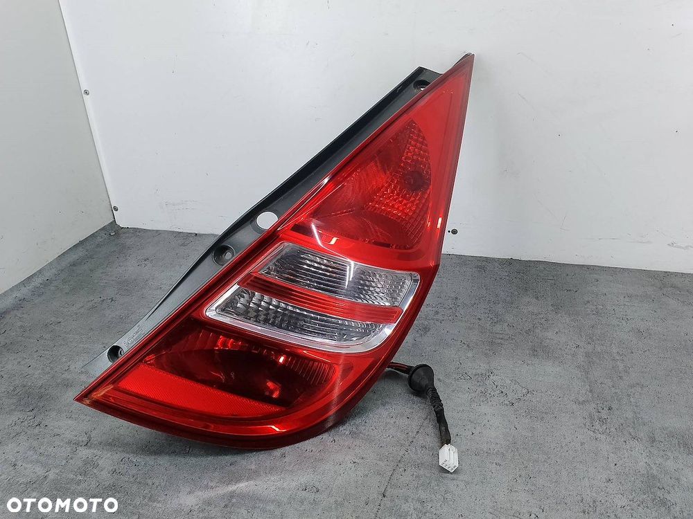 LAMPA TYLNA PRAWA HYUNDAI I30 I 92402-2R0 HATCHBACK - 1