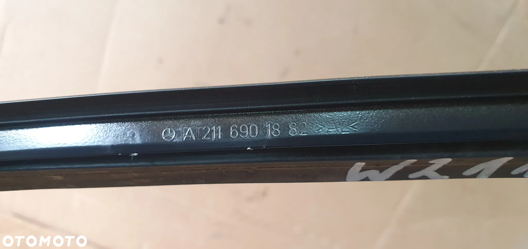 Listwa szyby czołowej prawy przód przednia prawa Mercedes E-Klasa W211 A2116901882 - 7