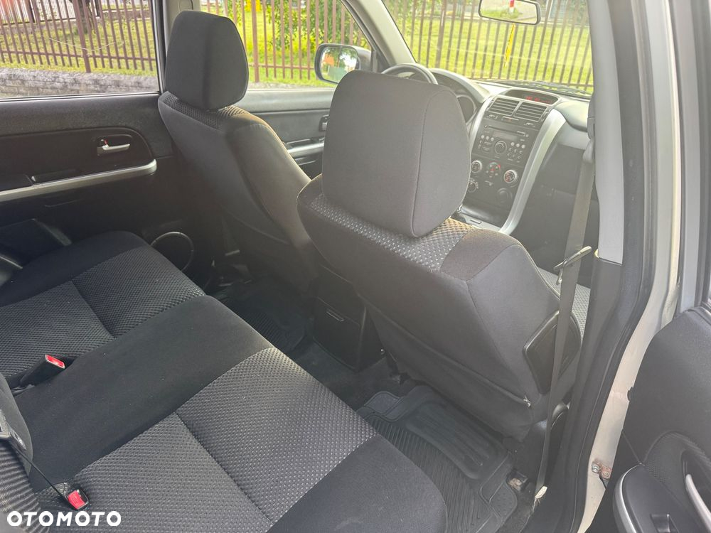 Suzuki Grand Vitara 2.0 - 18