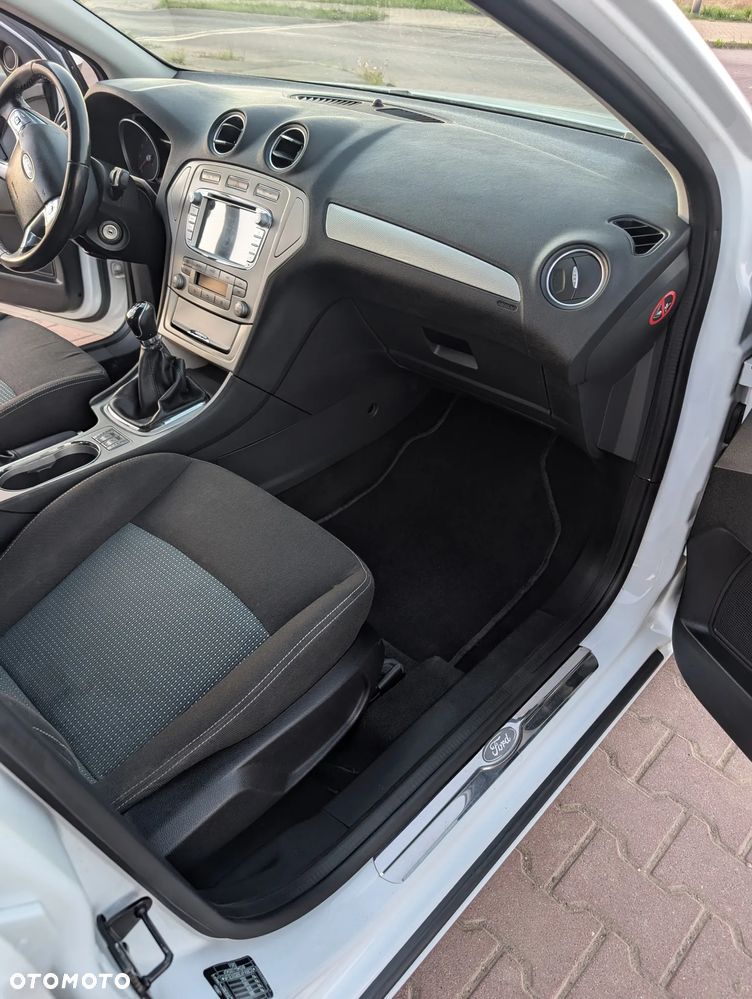 Ford Mondeo 1.6 Ambiente - 13