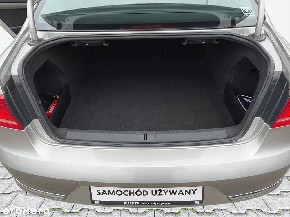 Volkswagen Passat - 17
