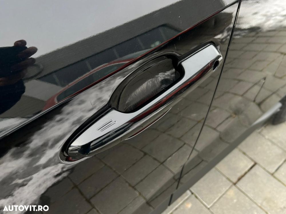 Toyota RAV4 2.5 4x4 Hybrid Team Deutschland - 9