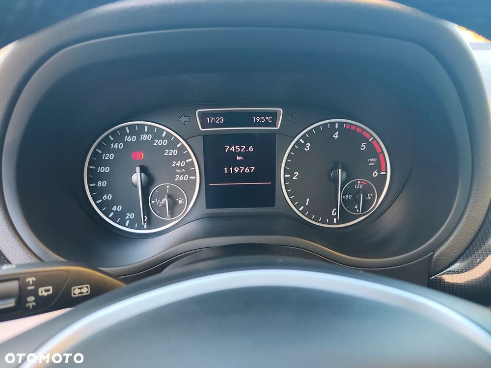 Mercedes-Benz Klasa B 180 CDI (BlueEFFICIENCY) - 25