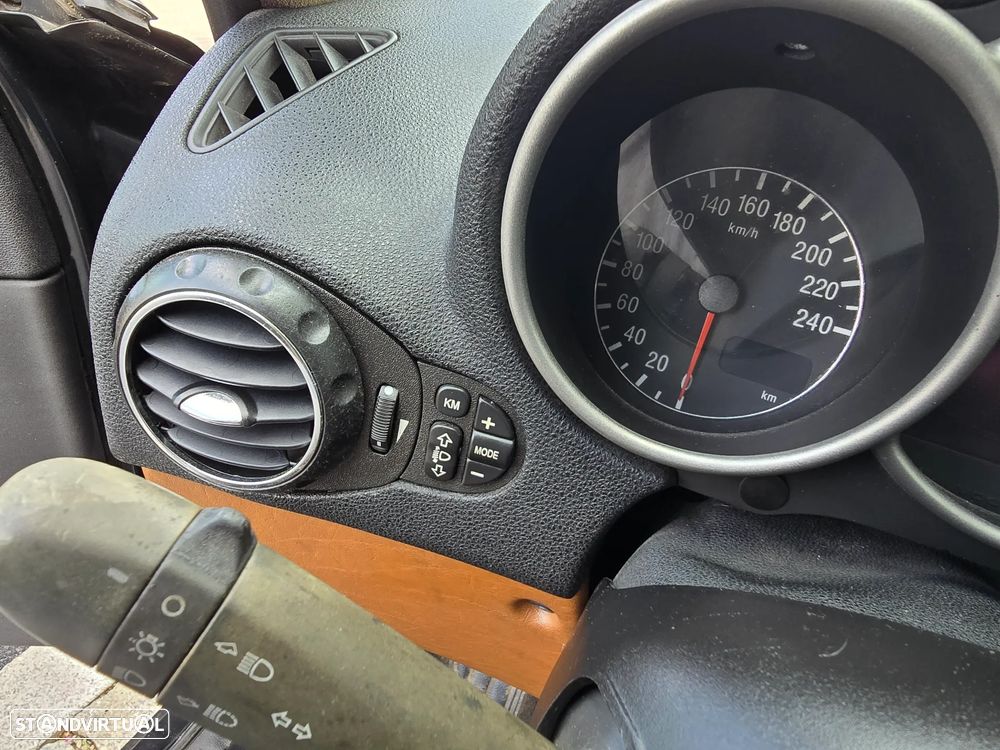 Alfa Romeo 147 1.9 JTD Plus - 36