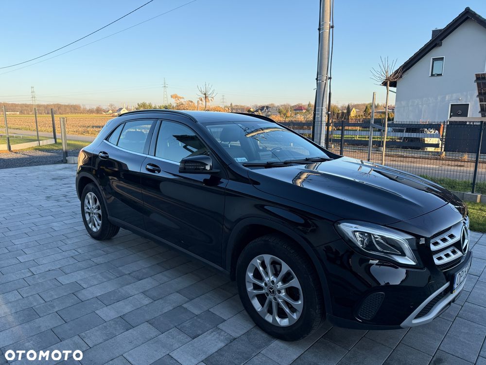 Mercedes-Benz GLA 180 7G-DCT - 8
