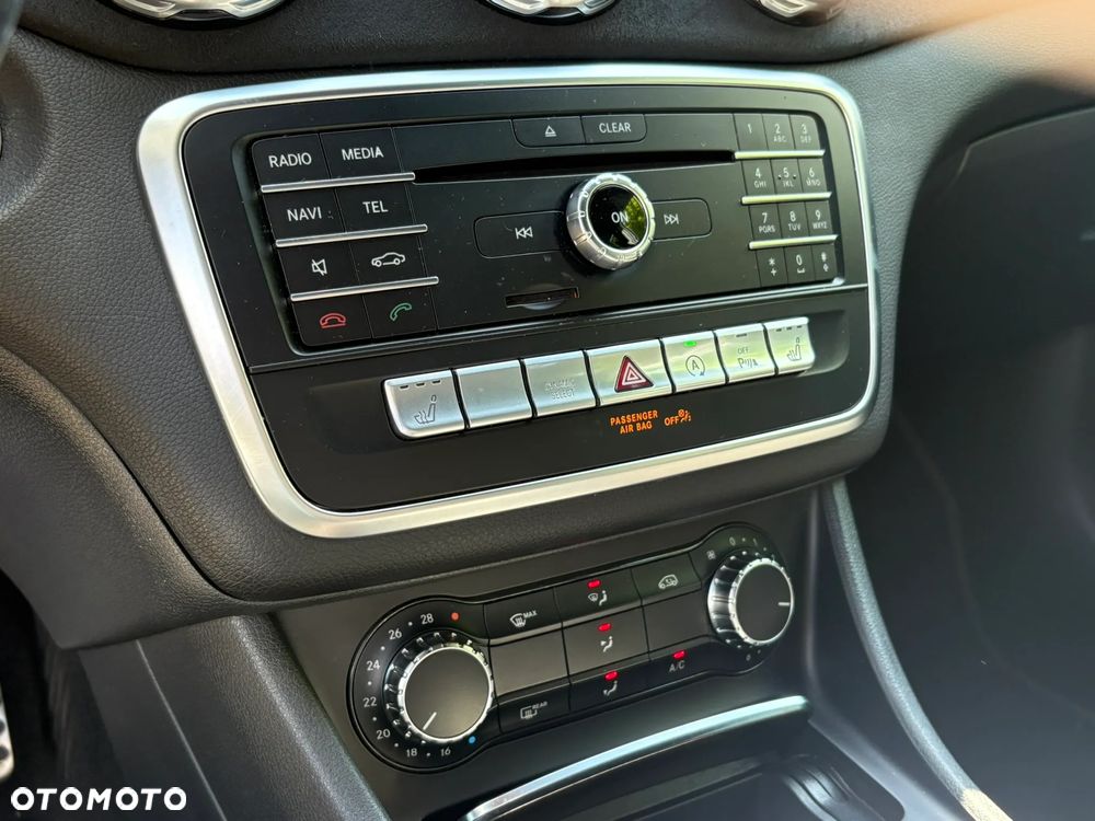 Mercedes-Benz GLA 180 7G-DCT AMG Line - 30