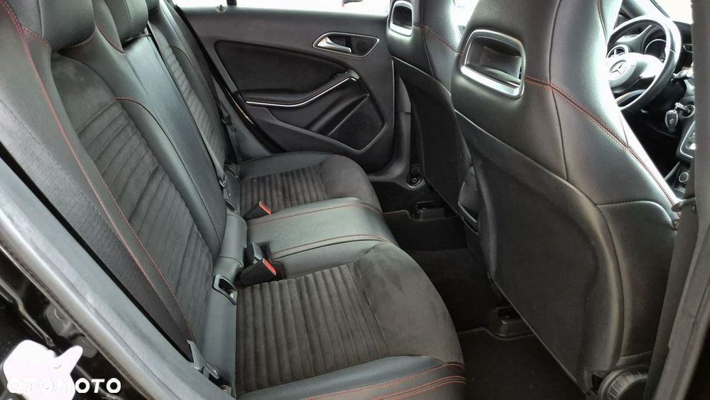 Mercedes-Benz CLA 200 7G-DCT AMG Line - 23