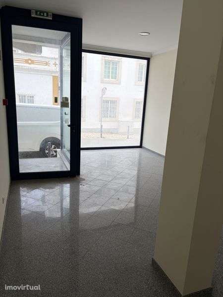 Rua 5de Outubro, LOJA VENDE-SE - Grande imagem: 2/8