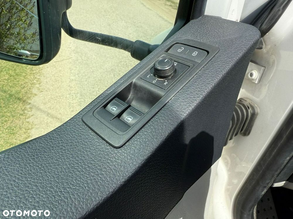 Volkswagen Transporter - 16