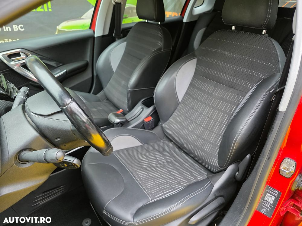 Peugeot 2008 1.2 L PureTech STT Allure - 9