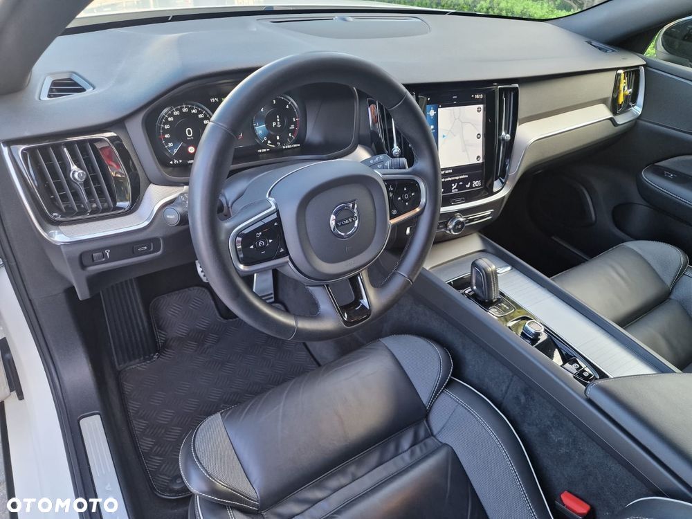 Volvo V60 B4 D Plus Dark - 22