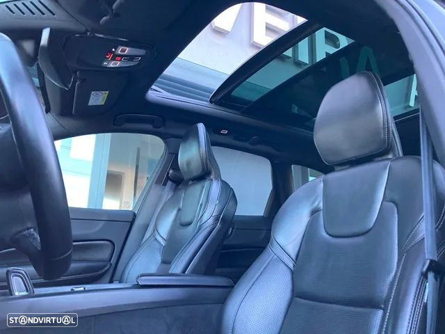 Volvo XC 60 2.0 B5 R-Design AWD - 45