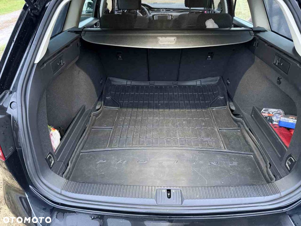 Volkswagen Passat - 16
