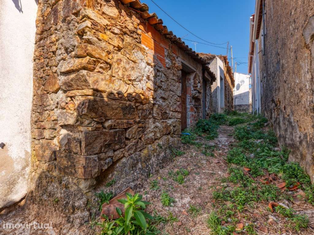 Conjunto de Cinco Imóveis urbanos com Terreno para venda em Caratão... - Grande imagem: 4/44