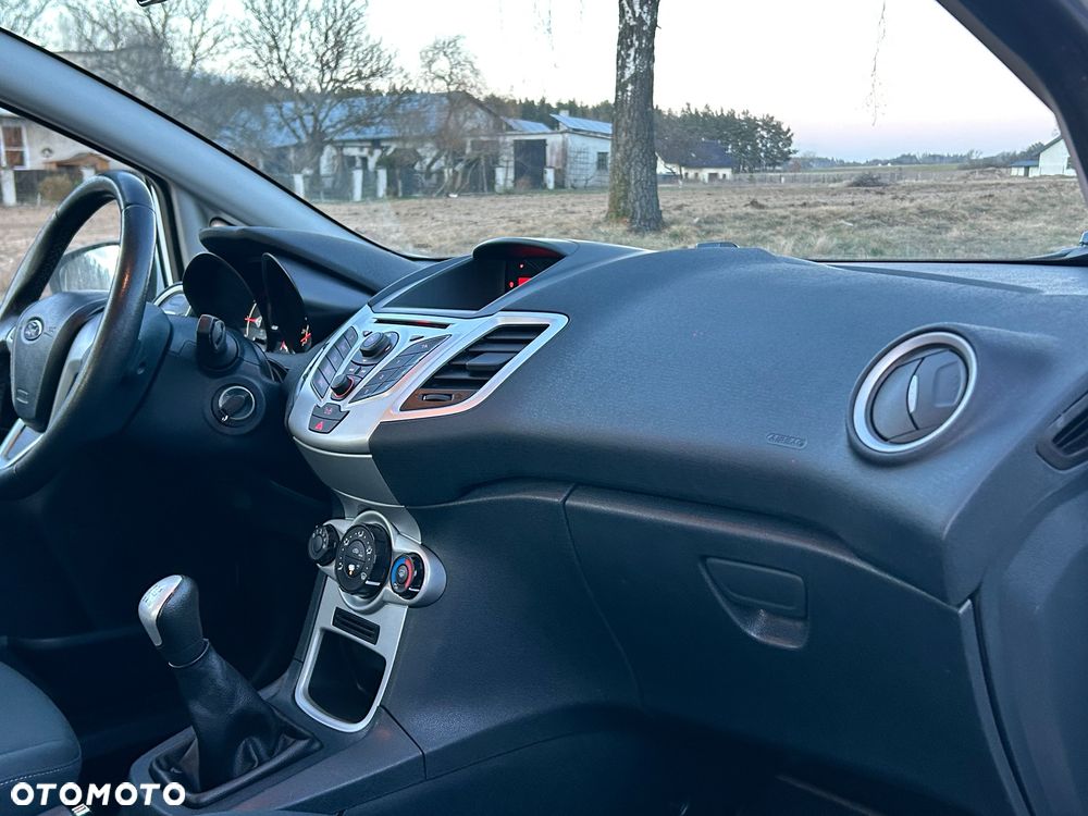 Ford Fiesta 1.25 Celebration - 29