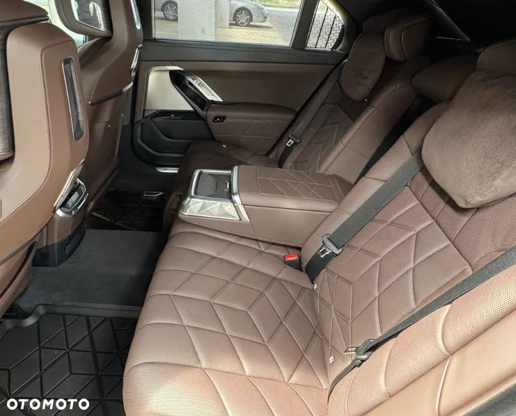 BMW Seria 7 M760e PHEV xDrive sport - 12