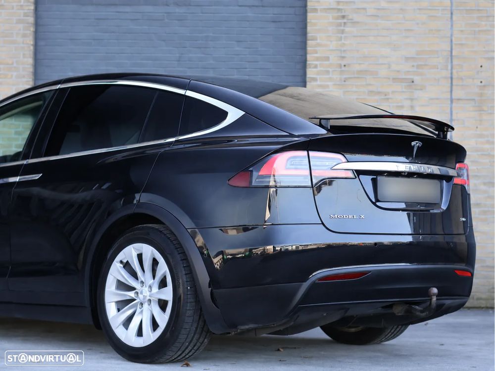 Tesla Model X 90D - 6