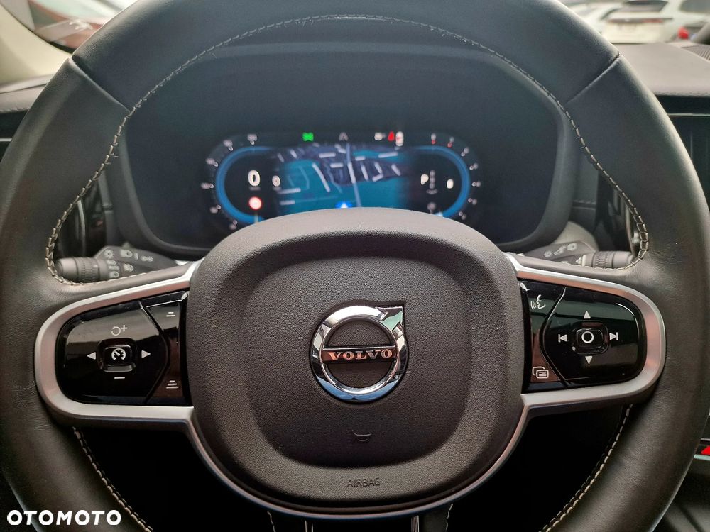 Volvo XC 60 B5 B AWD Ultimate Black Edition - 21