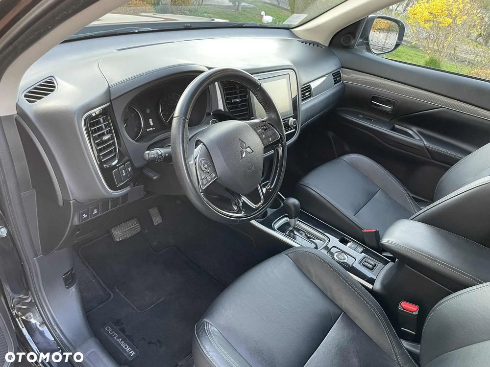 Mitsubishi Outlander 2.4 4WD CVT Instyle - 10