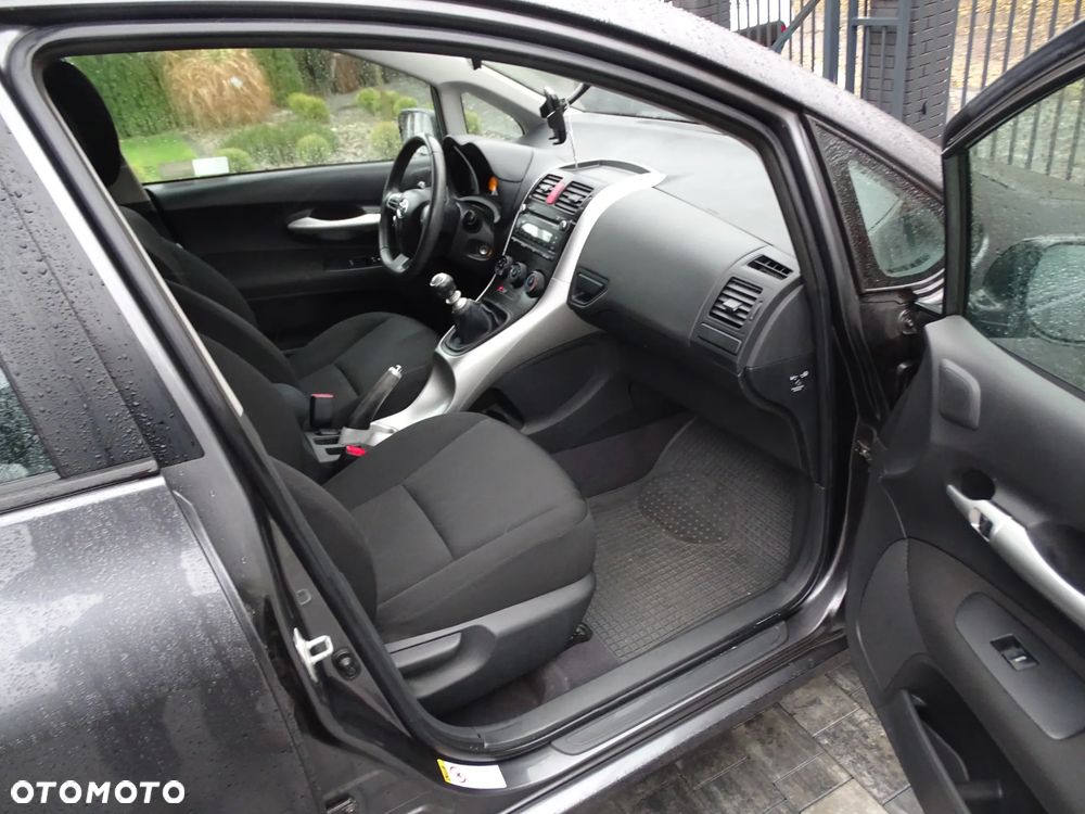 Toyota Auris - 11