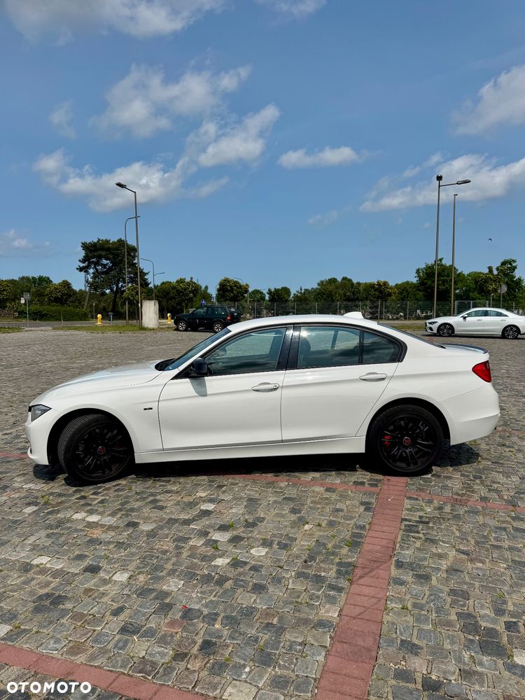 BMW Seria 3 330d Sport Line - 5
