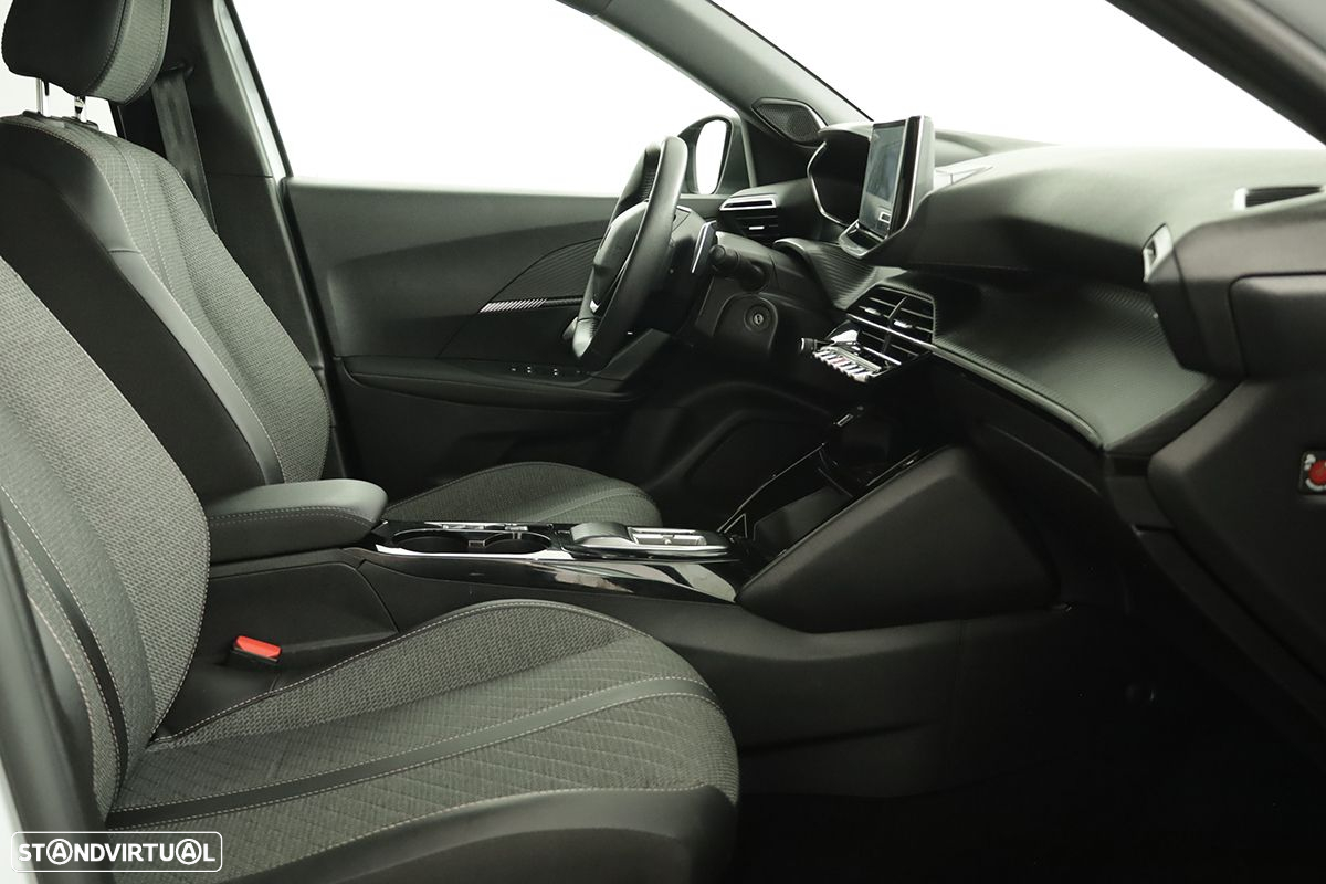Peugeot 2008 1.2 PureTech Allure EAT8 - 22